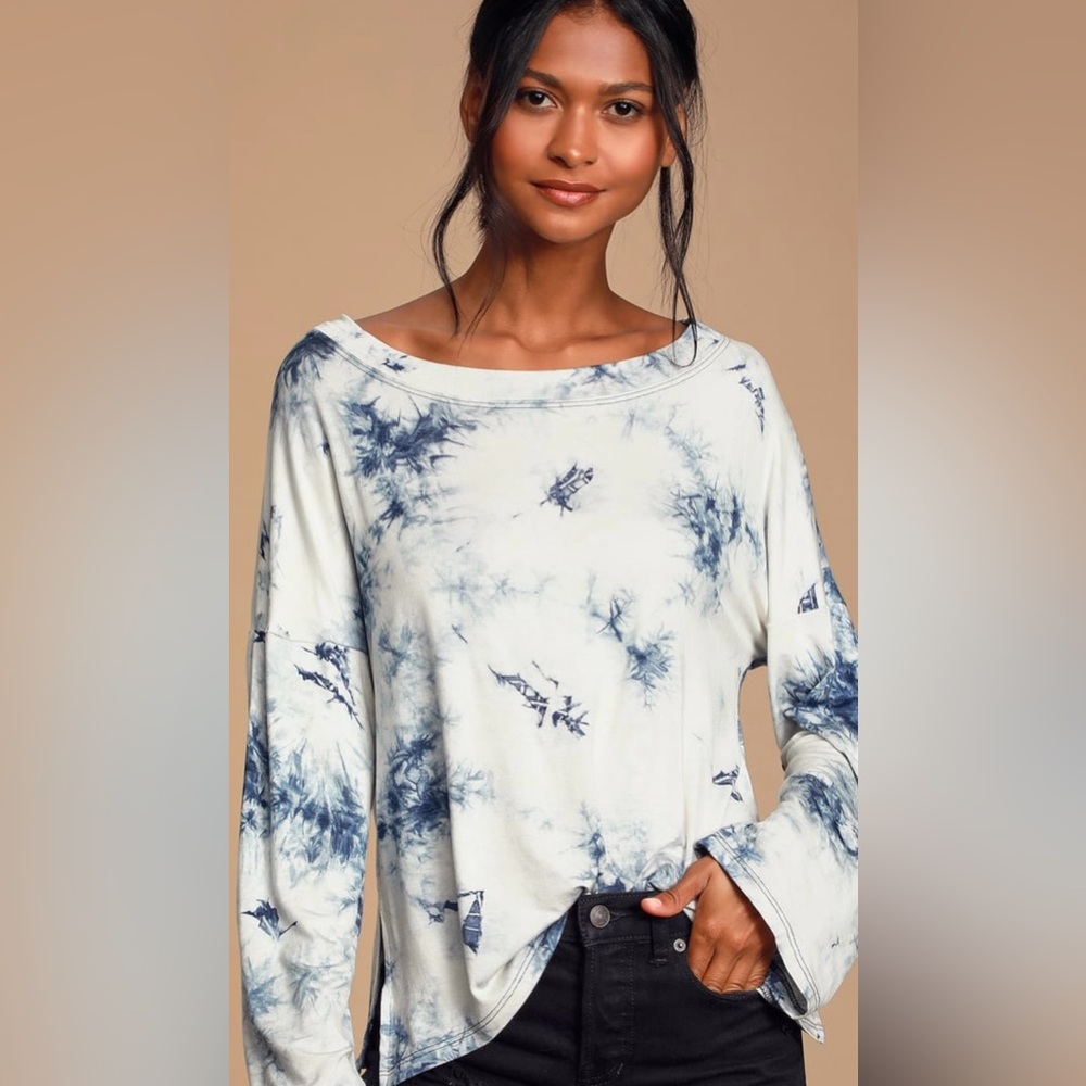 Lulu’s Boho Margaret Blue and White Tie-Dye Top Size Medium - Picture 3 of 8